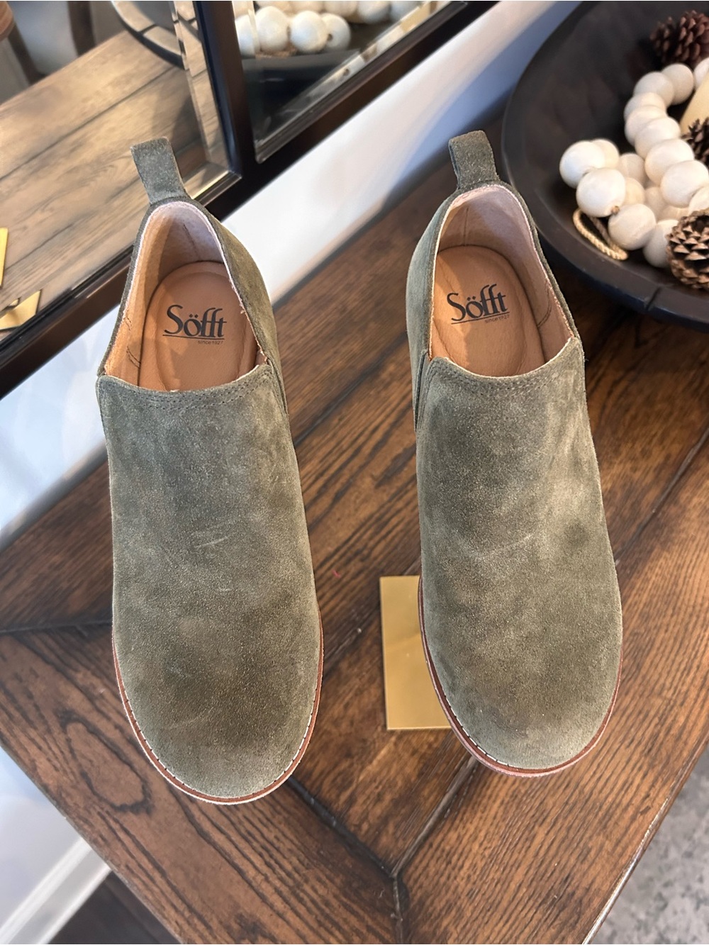 Söfft Naisbury leather Suede Slip-On Shooties
